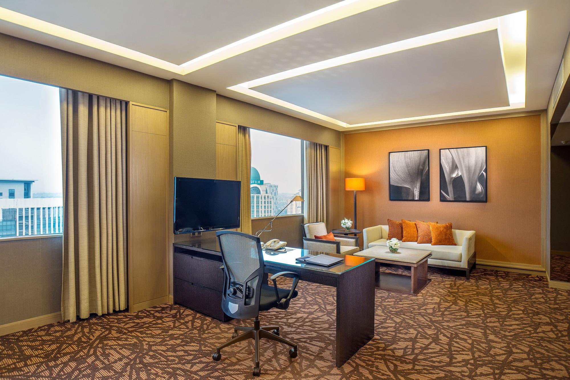 Hilton Hotel 5*